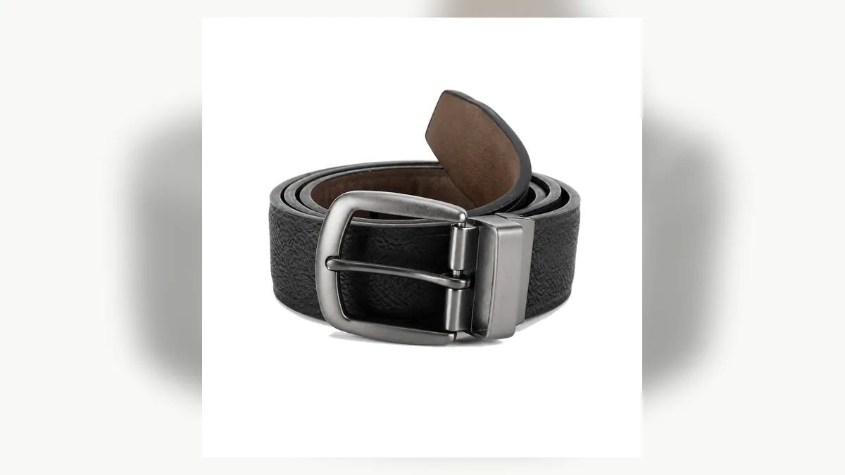 Black reversible belt with rounded rotating buckle